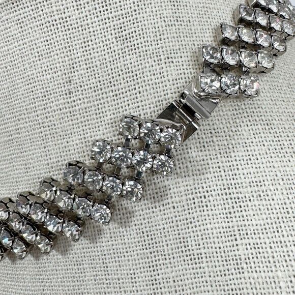 Vintage MCM Clear Crystal Accordion Choker Necklace Glamour Elegant Evening Wear - Picture 4 of 11